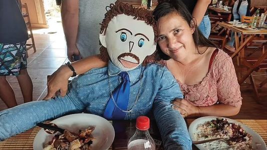 Amor, traición y venganza: la drástica decisión de la mujer casada con un muñeco de trapo
