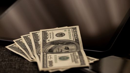 Argentina tiene los salarios en dólares más bajos de la región