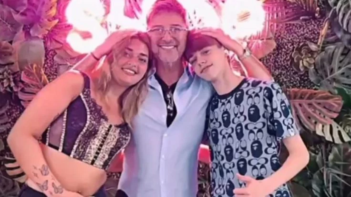 Marta y Felipe Fort con Gabriel Rydz en Miami&nbsp;