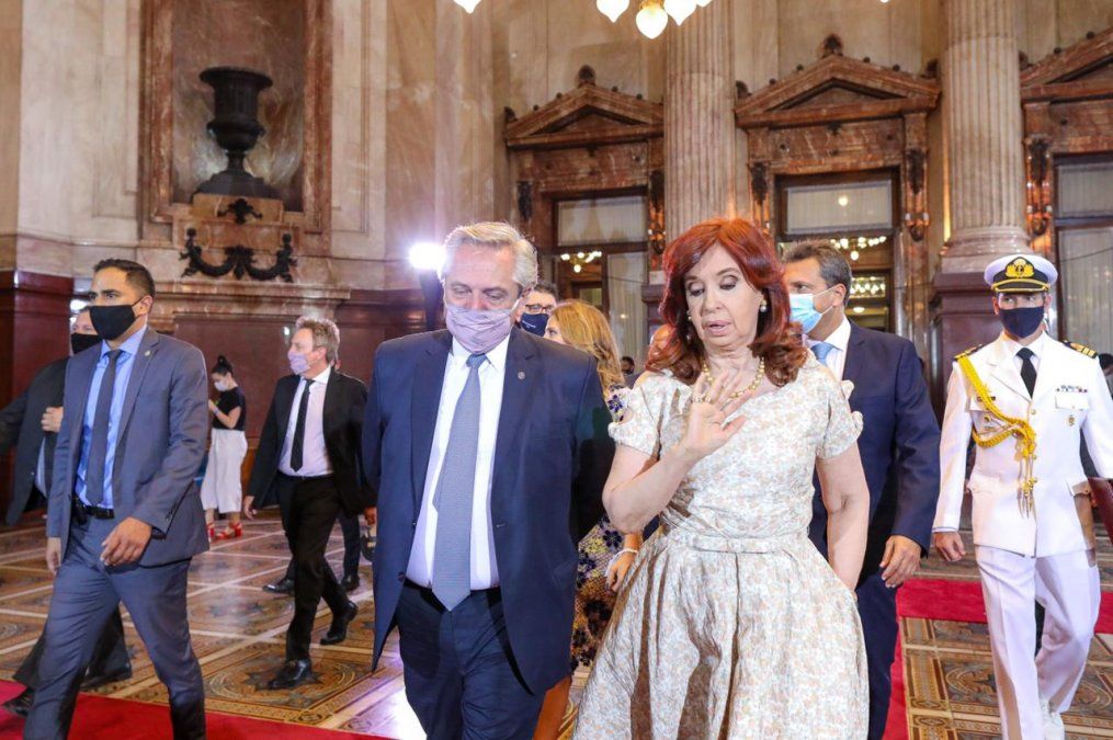 Alberto se olvidó de Alfonsín, se reencuentra con Cristina y apuesta al conflicto con la oposición para preservar a los suyos