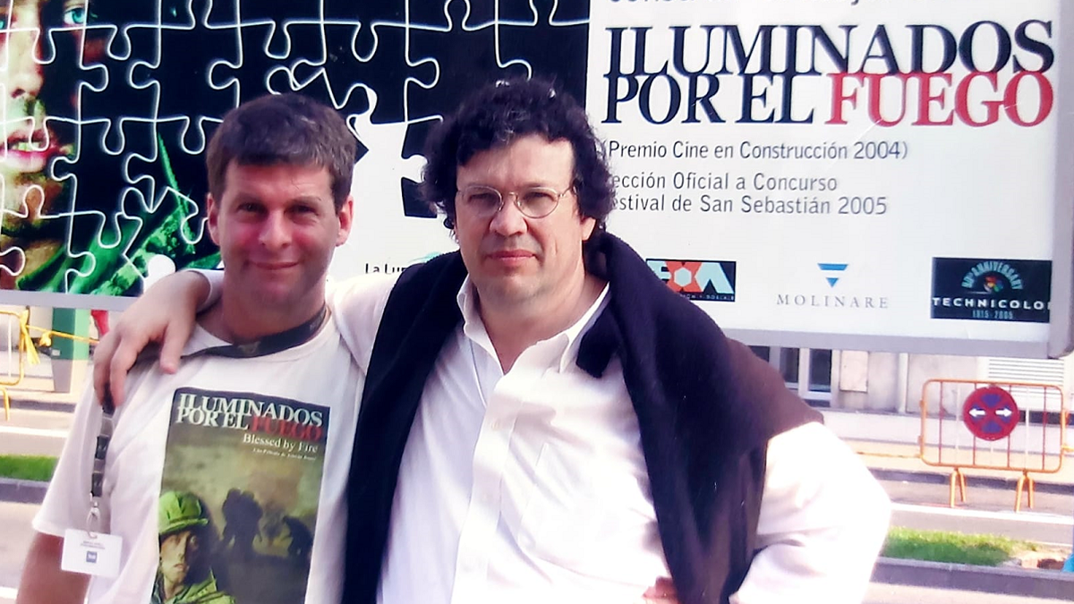 Como periodista y escritor publicó el libro 