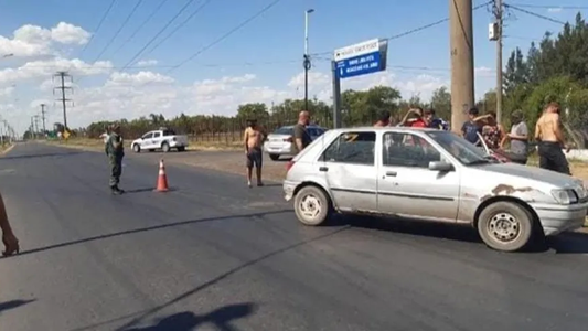 Se bajó del auto para controlar el remolque, su novio dio marcha atrás y la mató