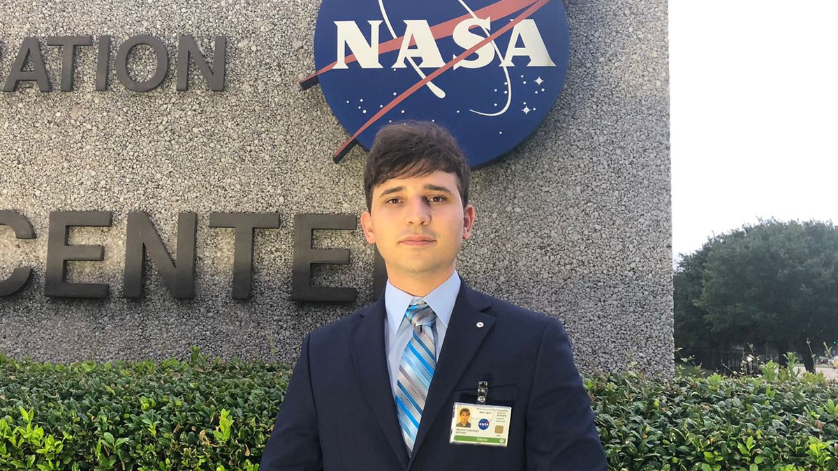 Joven pasa de vivir en la calle a trabajar en la NASA