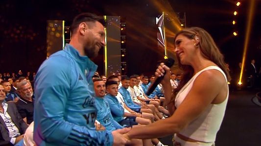 Soledad Pastorutti emocionó a Lionel Messi en el homenaje de la Conmebol a la Selección Argentina