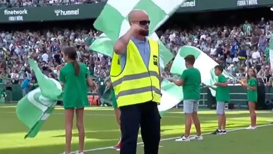 Un seguridad del Betis se puso a bailar Rosalía e hizo explotar las redes sociales