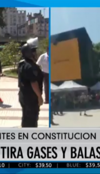 Incidentes en Plaza Constitución: la Policía impide que feriantes protesten por los aumentos de precios