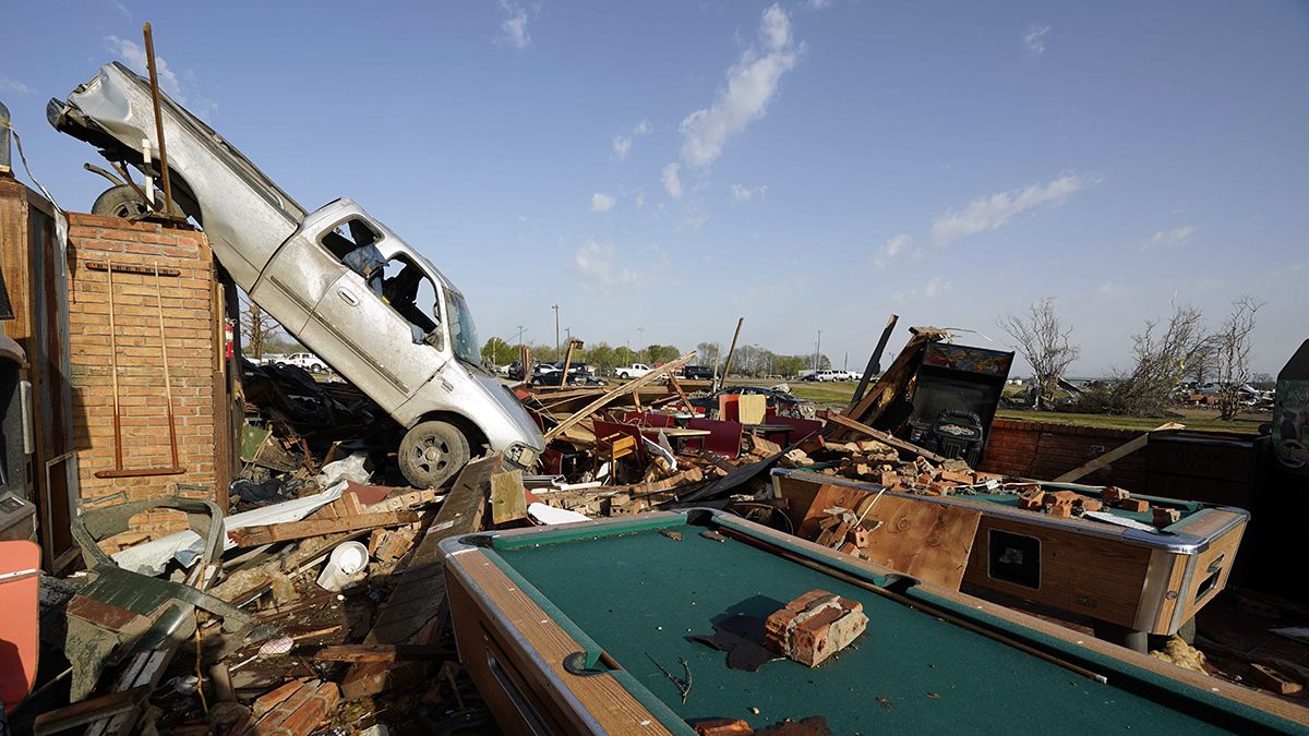 Tornado deja al menos 26 muertos en Misisipi. (Foto: AP)