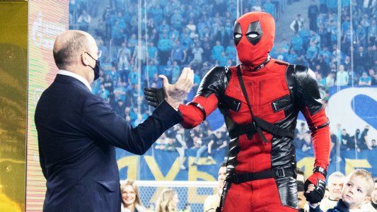 Salió campeón con el Zenit, anotó dos goles en el partido decisivo y fue a buscar la medalla disfrazado de Deadpool