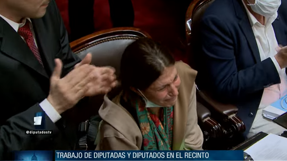 Presupuesto 2023: conmovedor aplauso a la diputada que perdió a su bebé