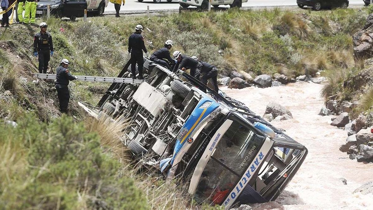 El accidente ocurrió en un tramo angosto que une Lima con la Sierra Central peruana, cerca de Matucana.