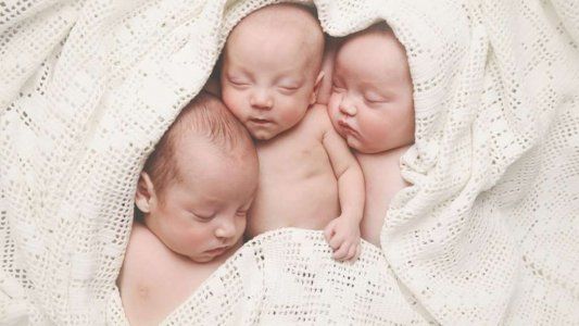 Nacieron trillizas gemelas, una posibilidad cada 200 millones de partos