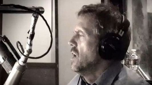 El Dr. House aprendió a cantar por YouTube
