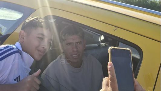 Insólito: el refuerzo estrella de Boca llegó ¡en taxi! al primer entrenamiento del 2025