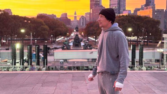 Nico Vázquez recrea a Rocky haciendo un anuncio muy especial