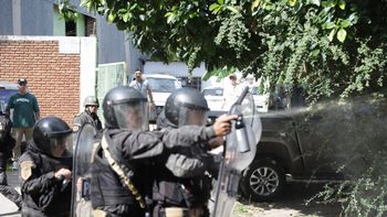 Incidentes entre la Policía y manifestantes en una protesta contra la privatización del estacionamiento medido. Incidentes entre la Policía y manifestantes en una protesta contra la privatización del estacionamiento medido.