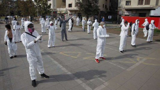 Una protesta con manifestantes respetando el “distanciamiento social”