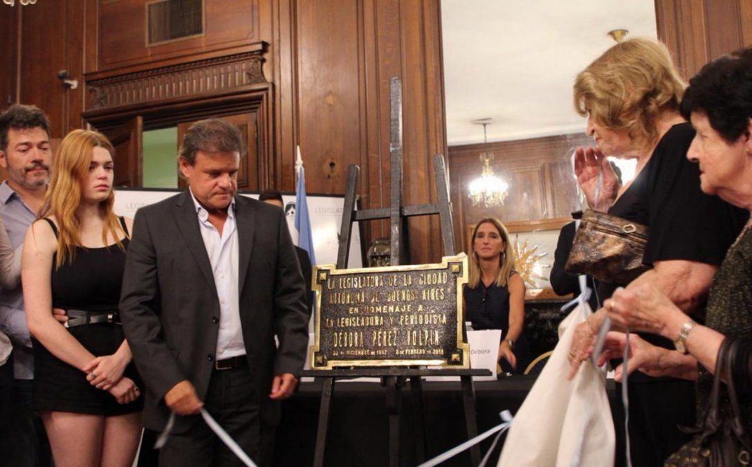 Justicia por Débora, el reclamo unánime en el homenaje a Pérez Volpin en la Legislatura porteña