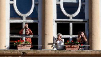 De adultos a jóvenes, del sexo a la búsqueda de un plan: ¿cómo afecta la cuarentena obligatoria a los argentinos?