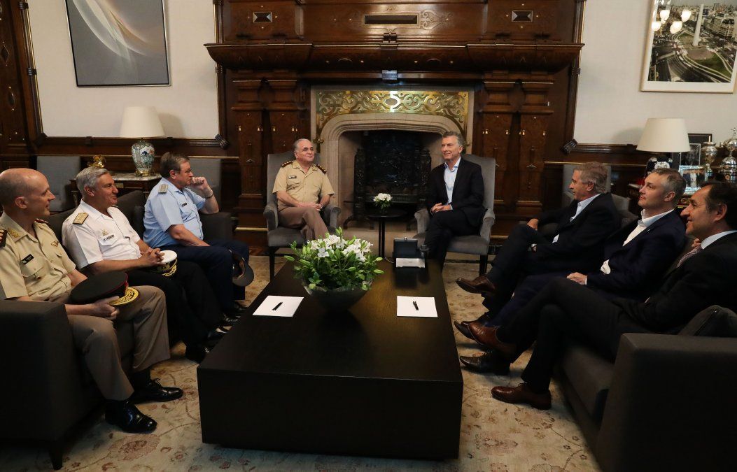 Fuerzas Armadas: Macri se despide y desde Defensa les recuerdan que con Rossi tenían sueldos por debajo de la línea de pobreza