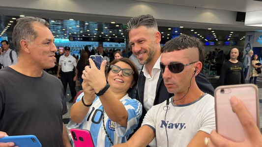 River: Martín Demichelis llegó a la Argentina para firmar el contrato como entrenador