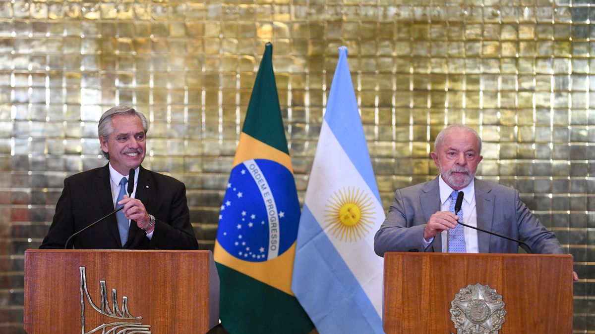 Argentina planteó pagar en reales los acuerdos con Brasil para cuidar la salida de dólares