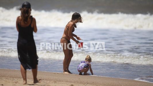 Pampita y Roberto García Moritán se mostraron juntos con su hija Ana en la playa: las fotos