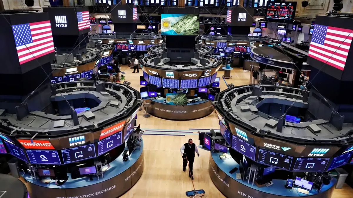 Pese a la suba del petróleo, las acciones argentina tienen una jornada positiva y bajá el riesgo país. (Foto: A24.com)