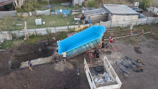 Robo de película: delincuentes se llevaron una pileta rígida a una mega toma y la policía la rescató
