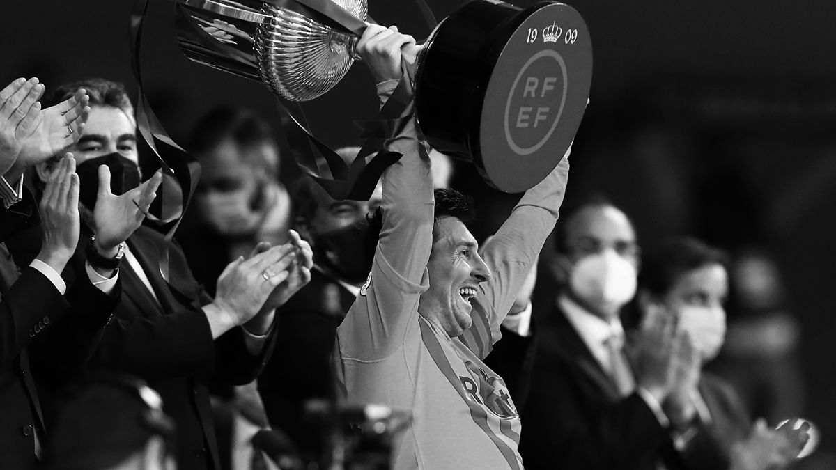 Messi y otro trofeo para sus vitrinas.