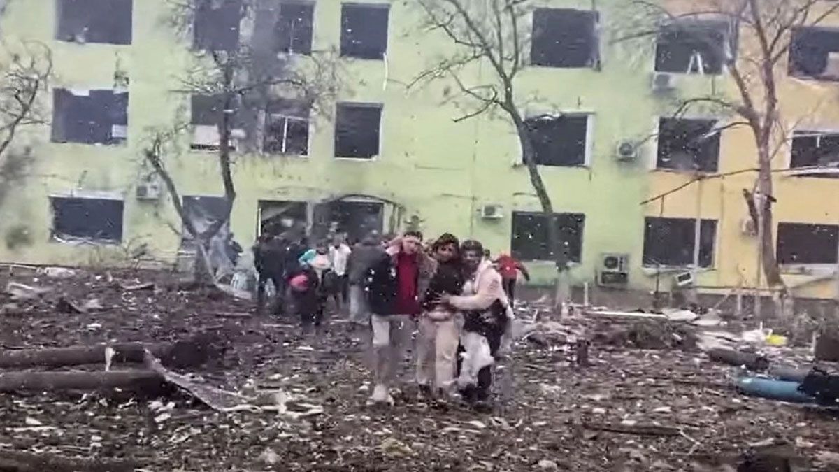 El hospital materno infantil de Mariúpol, bombardeado por fuerzas rusas a principios de marzo.