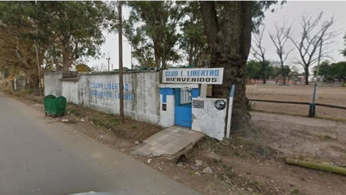 El cuerpo de Yahir Thiago González fue hallado junto al alambrado que delimita la cancha de fútbol del Club Infantil Libertad.&nbsp;