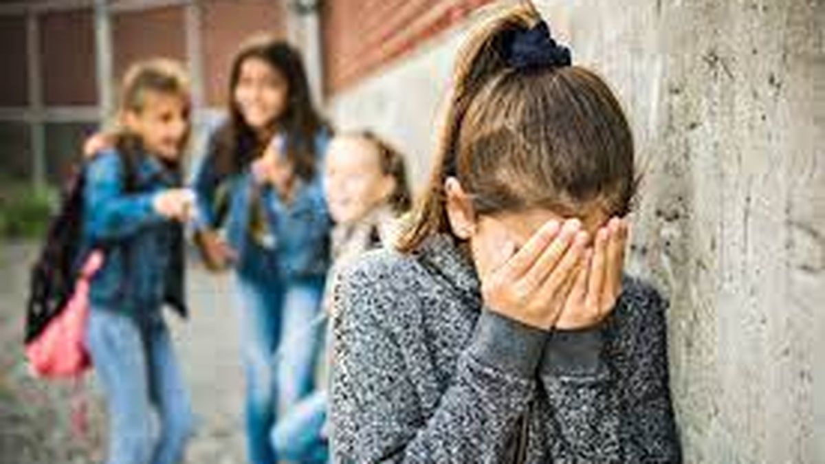 Un hombre agredió a dos niñas que supuestamente le hacían bullying a su hija