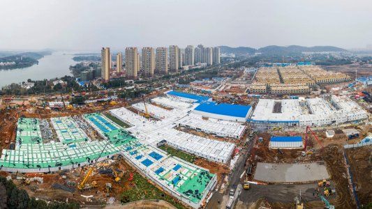 Coronavirus: China construyó un hospital en tiempo récord y se confirmó una muerte en Filipinas