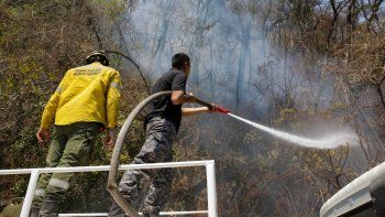 Fuego sin control: el Gobierno envió aviones y brigadistas para contener incendios en 13 provincias