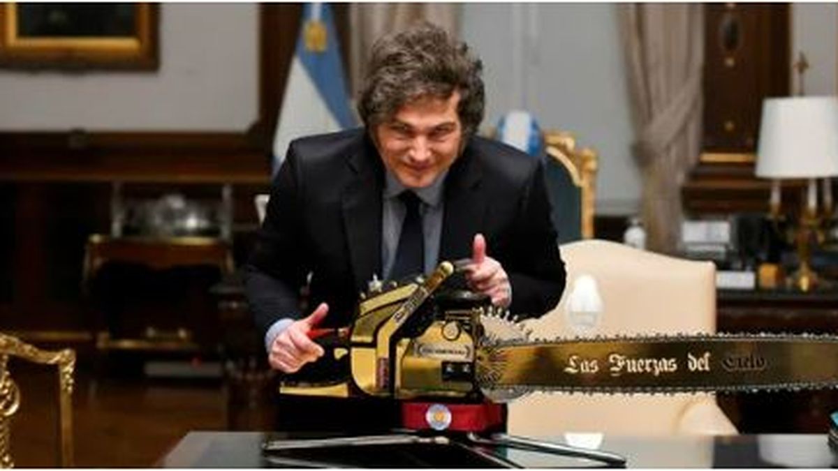 Javier Milei profundiza la motosierra en el Estado. Su vocero y candidato a legislador porteño