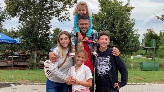 Bastián, el hijo de Eva Anderson y Martín Demichelis se perfila futbolista