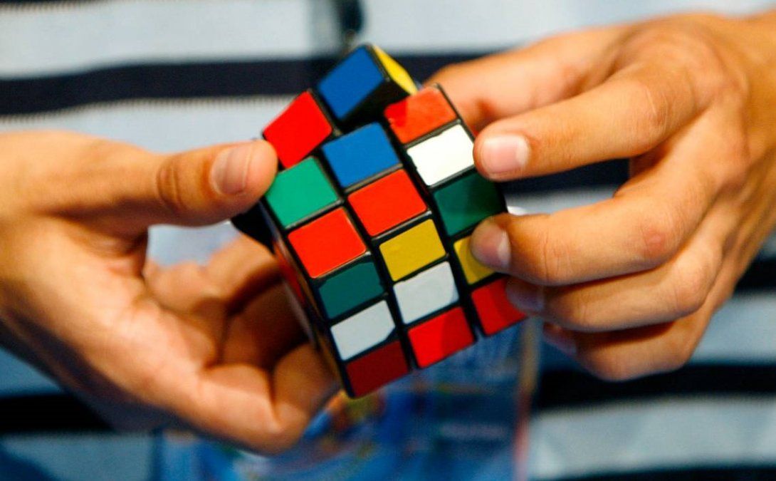¿Cómo armar un cubo rubik?