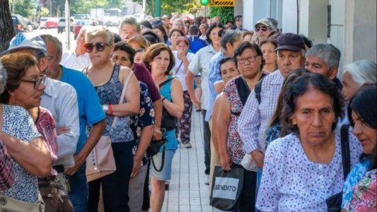 Los bancos pagarán este domingo los beneficios sociales pendientes de cobro con DNI terminados en 2 y 3