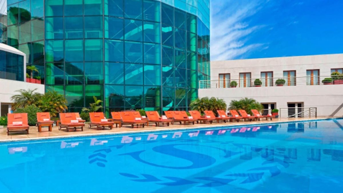 La pileta del emblemático hotel Sheraton de Córdoba.