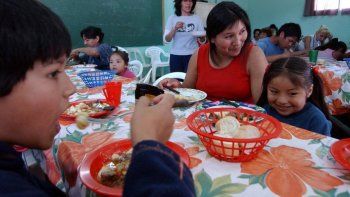 Una familia necesitó $62.958 para no ser pobre en abril, según el Indec Una familia necesitó $62.958 para no ser pobre en abril, según el Indec