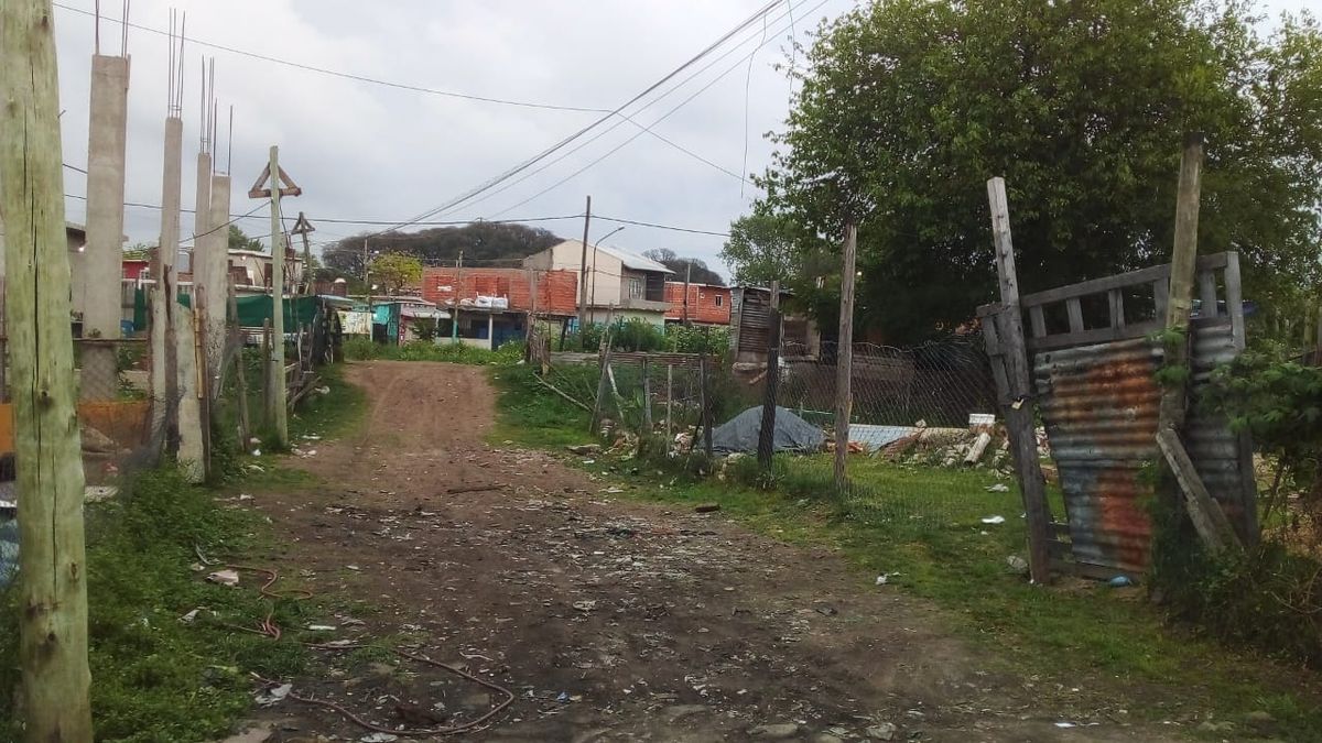 Un nene de 6 años murió electrocutado en un asentamiento de Ciudad Evita (Foto: ElDiarioAr).
