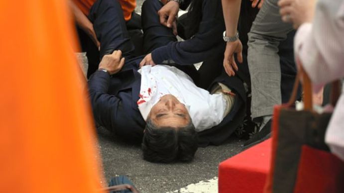 Las impactantes imágenes y videos del ataque al ex primer ministro japonés Shinzo Abe