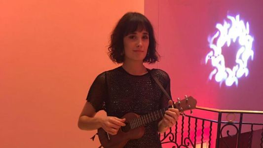 Covers y temas propios: Florencia Torrente cantó en vivo en Punta del Este