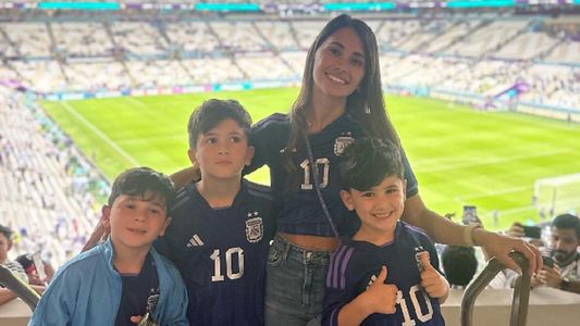 Estadios y playa: Antonela Roccuzzo y sus look en Qatar