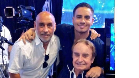 Los 80 de Santiago Bal rodeado de dos de sus hijos