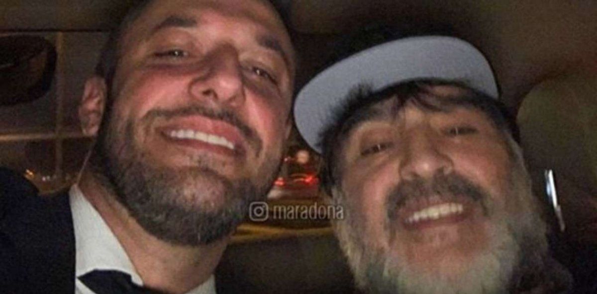 Diego Maradona llegó a la Argentina y aprobó la precandidatura de Alberto Fernández