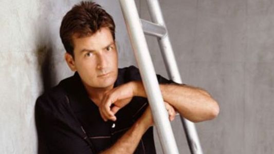 Charlie Sheen dona dinero a víctimas de tornados en EE.UU.
