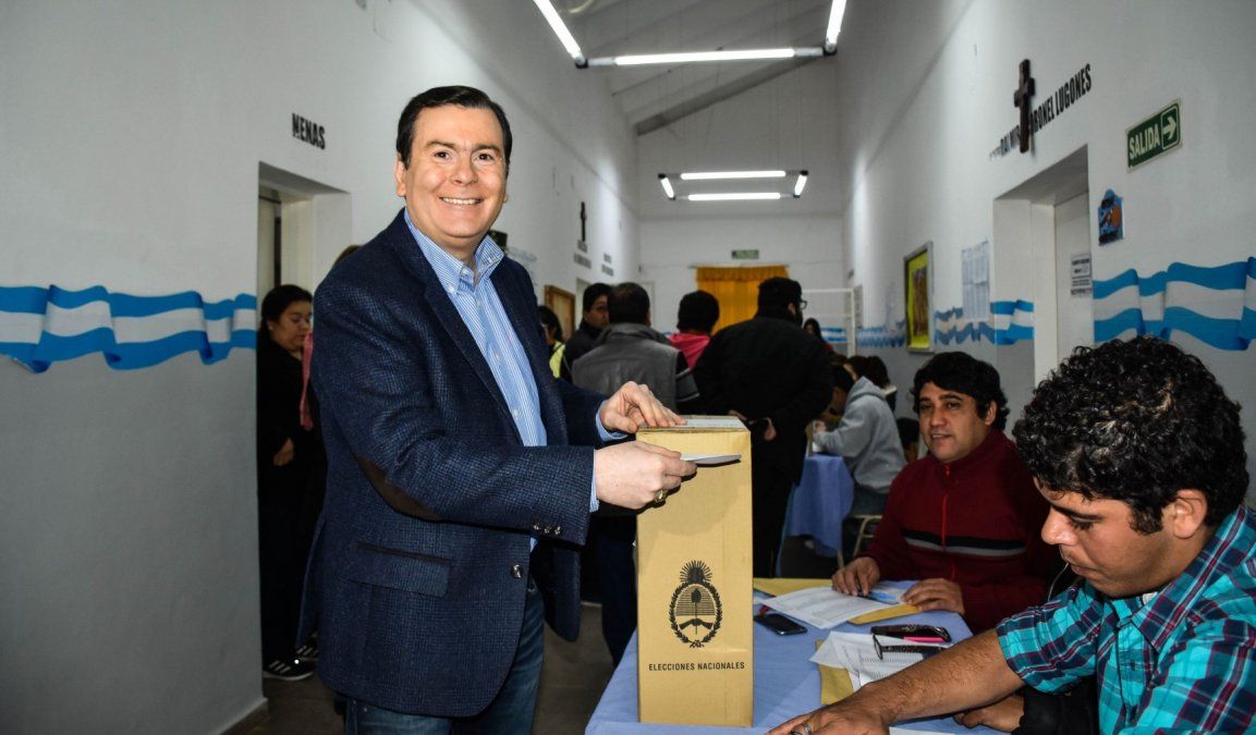 Investigan al gobierno de Santiago del Estero por intentar extraer 32 millones de dólares en efectivo por la ventanilla de un banco