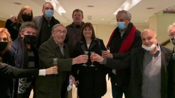 Acusan a Patricia Bullrich de no cumplir los protocolos al ir a ver la obra de Luis Brandoni