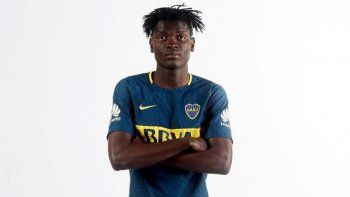 Un juvenil camerunés de Boca deberá abandonar el fútbol por problemas cardíacos